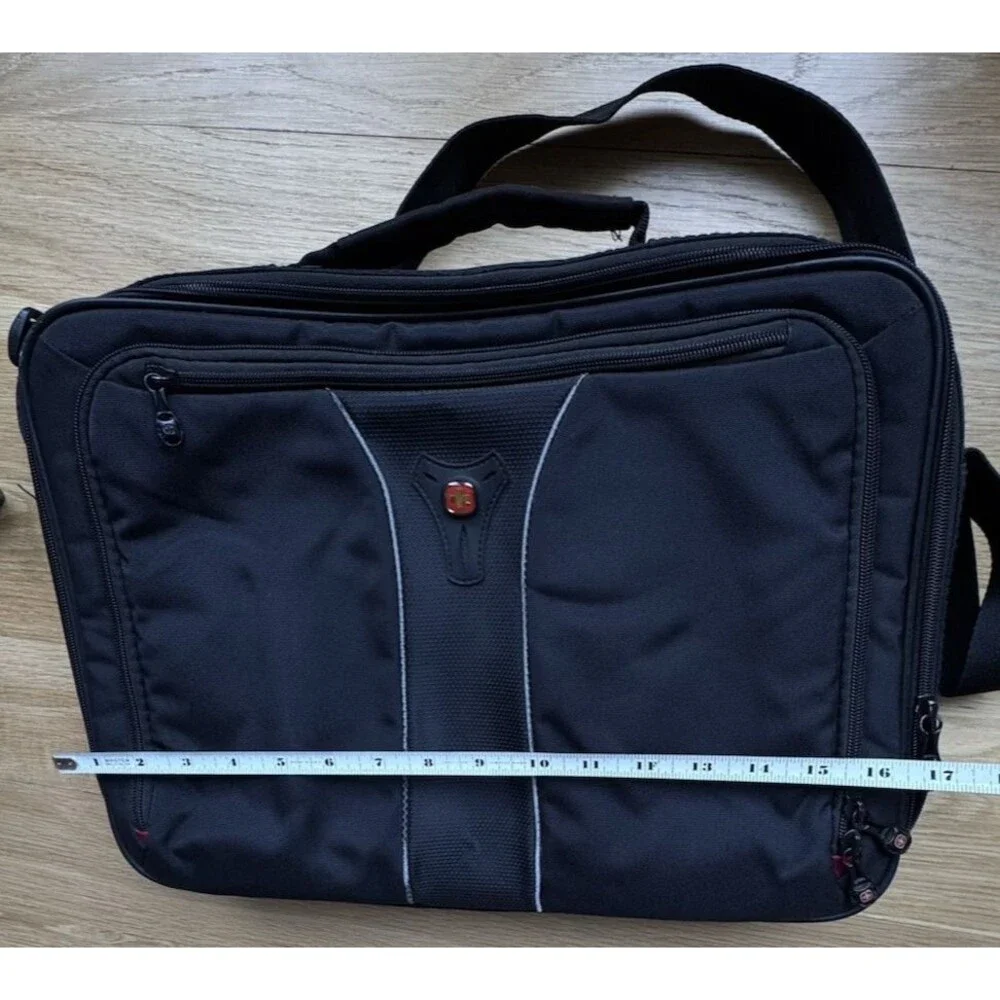 Wenger Swiss Gear Black Jasper Computer Case Shoulder Bag 17.5 x 3.5 x 13